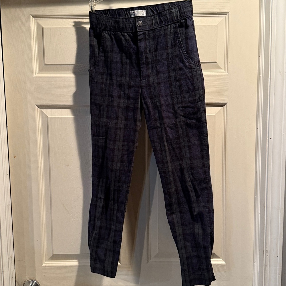 Hollister Plaid Trousers in Navy Blue and Green with Black